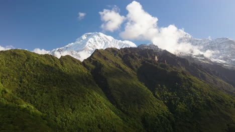 Toma-Aérea-Lenta-De-Drones-Del-Lado-De-Las-Montañas-Annapurna,-Nepal