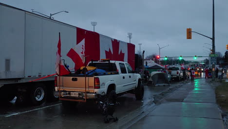 Trucks-blocked-the-road-during-the-Freedom-convoy-protest-at-Windsor