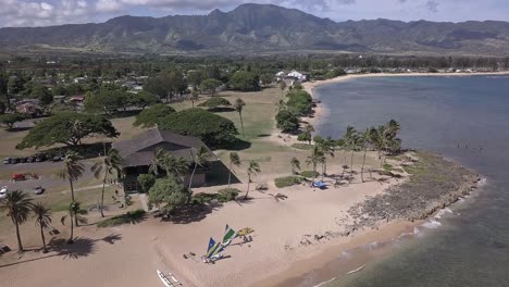 Aerial-view-of-Haleʻiwa-Aliʻi-Beach-Park-in-Oahu-Hawaii-on-a-sunny-day