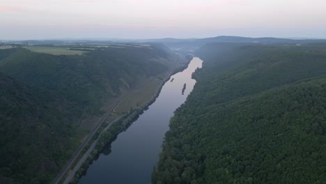 drone-flight-passing-the-moselle-river-in-the-german-rhineland-palatinate-area-near-the-city-of-klotten