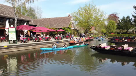 Spree-Forest-Scenery-with-People-in-Kayaks-next-to-Restaurant-in-Lehde