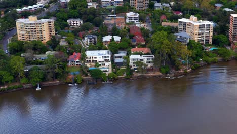 Riverbank-Apartments-With-Swimming-Pool-In-Brisbane-River,-QLD,-Australia