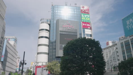 Magnet-By-Shibuya-109-Shopping-Mall-Building-At-Shibuya-Crossing-From-Hachiko-Square-In-Tokyo,-Japan