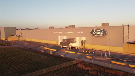 Exterior-Of-Ford-Motor-Stamping-Plant-In-Woodhaven-During-Sunset-In-Michigan,-United-States