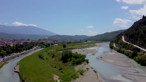 Berat,-Albania,-Esta-Ciudad-De-2.413-Años-De-Antigüedad,-Orgullo-De-La-Arquitectura-Albanesa-Que-Se-Encuentra-Bajo-La-Protección-De-La-Unesco,-Se-Encuentra-A-120-Km-De-Tirana