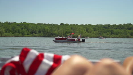 Pontoon-boat-cruising-on-a-lake