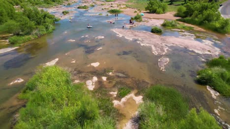 Luftaufnahmen-Der-Beliebten-Gegend-Am-Llano-River-In-Texas-Namens-Slab