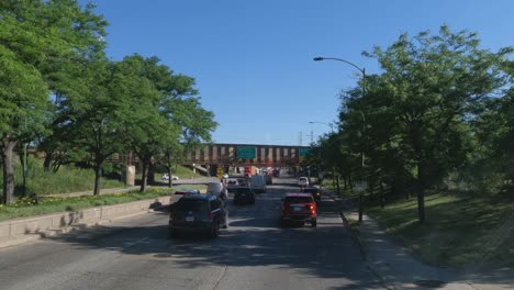 FPV-Fährt-Auf-Der-Cicero-Avenue-In-Chicago,-Illinois,-I294-Bis-I55-Vor-Der-Brücke