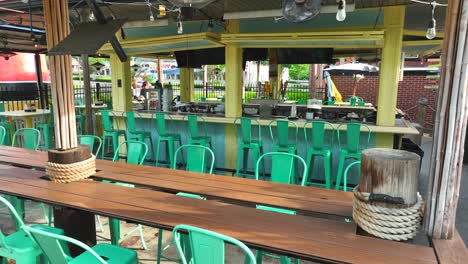 Outdoor-tiki-bar-serves-food-and-drinks-to-summer-resort-guests