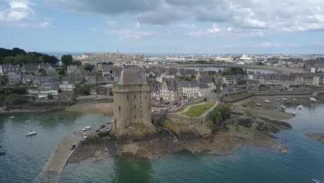 Drone-footage-of-Saint-Servant's-bastion---Bretagne,-France