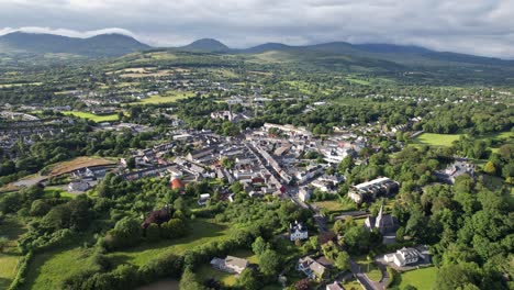 Kenmare-Town-County-Kerry-Irland-Drohnen-Luftaufnahme