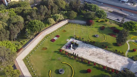 Drone-video-of-"Parque-Reducto"-a-park-in-Miraflores-district-of-Lima,-Peru