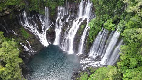 Drohnenaufnahmen-Von-Oben-Nach-Unten-Vom-Langevin-Wasserfall-Auf-Der-Insel-La-Réunion