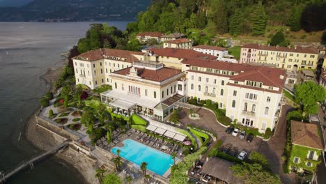 Luxury-Grand-Hotel-Villa-Serbelloni-in-Touristic-Town-of-Bellagio,-Lake-Como,-Italy---Aerial