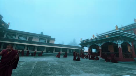 Ultra-wide-shot-of-the-debates-among-monks-on-the-Tibetan-Buddhism-doctrines-in-Lava-Monastery,-West-Bengal,-India