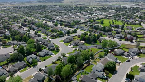 Aerial-view-of-never-ending-housing-developments-in-middle-class-America