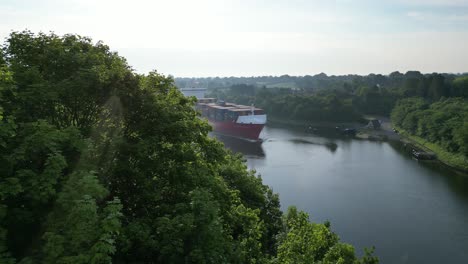 Containerschiff-Im-Nord-Ostsee-Kanal-Gesichtet