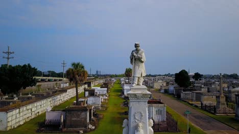 New-Orleans-cemeteries-are-known-for-their-statues-and-large-tombs