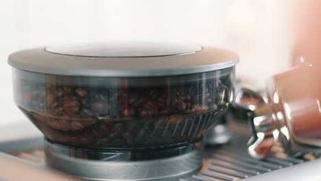Hand-putting-lid-on-coffee-grinder-to-keep-fresh