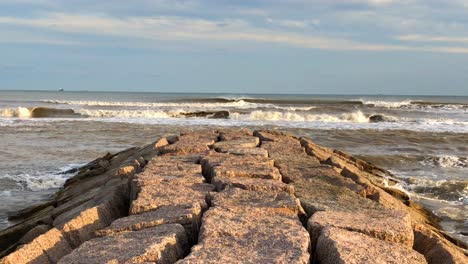 Waves-breaking-in-front-of-the-granite-jetty