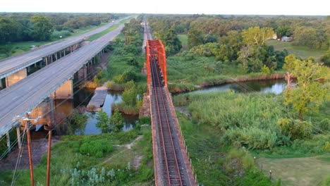 Rostige-Eisenbahnbrücke-In-Texas