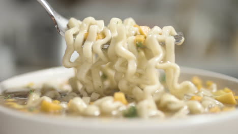 Close-up-shot-of-Instant-Noodles-in-fork