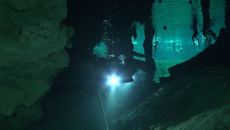 Cave-divers-approach-from-cenote