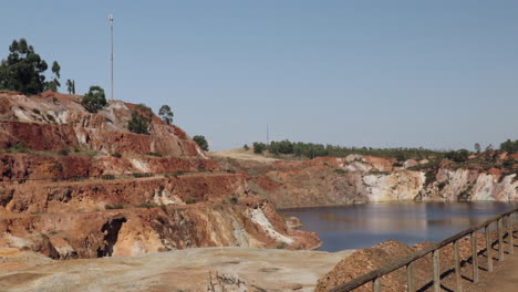 Industrieller-Abfluss-In-Der-Verlassenen-Kupfermine-Sao-Domingo-In-Portugal