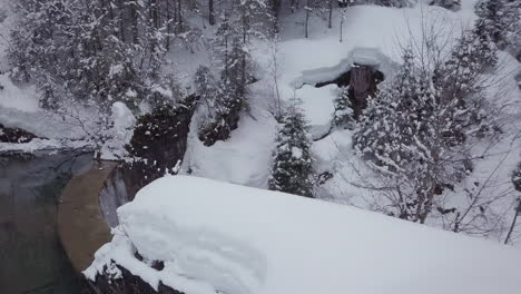 Winter-Wonderland-with-a-creek