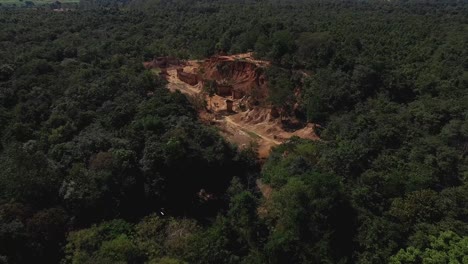 Luftaufnahme-Des-Waldparks-Phrae-Phae-Muang-Phi-In-Der-Provinz-Phrae,-Thailand