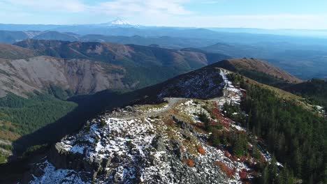 Aerial-video-above-a-prominent-mountain-in-the-Pacific-Northwest-of-the-USA