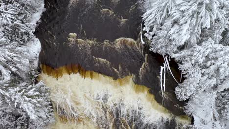 Winter-Aerial-of-Tahquamenon-Falls-State-Park