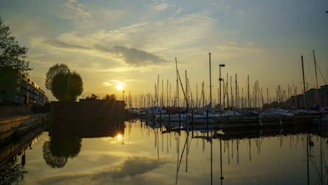Sonnenuntergang-Am-Yachthafen
