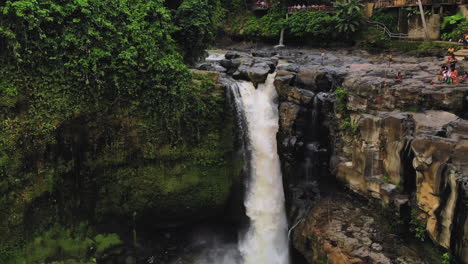 Powerful-stream-of-Tegenungan-Waterfall,-a-popular-tourist-destination