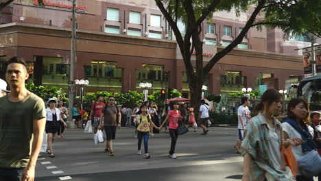 Singapore---Circa-Traffic-and-pedestrians-crossing-Orchard-Road-in-Singapore