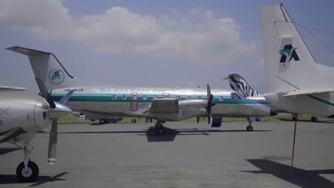 Avión-Estacionado-En-El-Aeropuerto-De-Arusha,-Tanzania