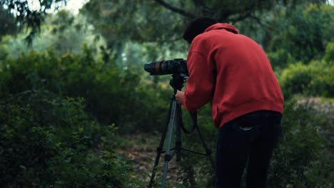 Junge-Fotograf-Im-Dschungel