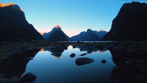 Time-Lapse-of-the-sunset-at-Milford-Sound