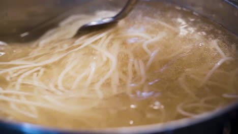 Stirring-a-pot-of-boiling-noodles-in-slow-motion