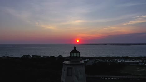 Old-Baldy-Lighthouse-and-revealing-a-beautiful-sunset-in-Bald-Head-Island,-North-Carolina