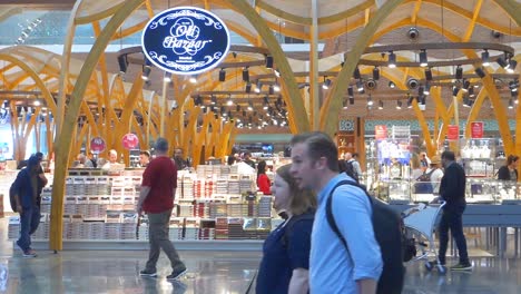 Turkish-bazaar-and-people-in-transit-on-new-Istanbul-airport,-Turkey