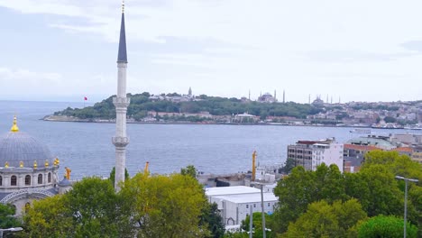 Zeitlupe:-Sommerlandschaftsansicht-Der-Stadt-Istanbul,-Des-Bosporus-Und-Der-Europäischen-Seite-In-Istanbul,-Türkei