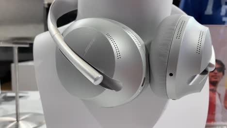 The-QBose-Noise-Cancelling-Headphones-700-in-silver-color
