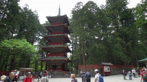 Tourists-at-the-Gojunoto-Five-Story-Pagoda,-located-in-the-site-of-Toshogu-Shrine-temple