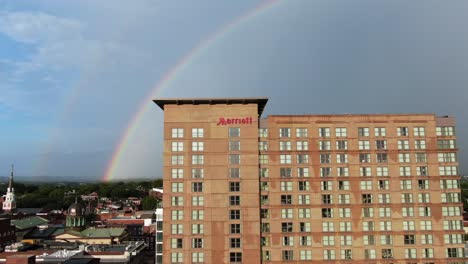 Lancaster,-Pennsylvania,-Usa-Im-Sommer-Nach-Gewitter-Und-Regenbogen,-Luftbild