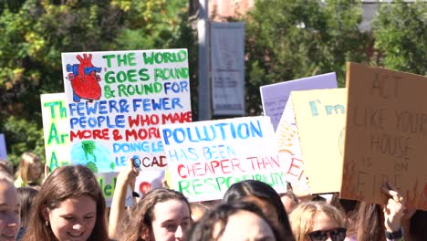 Menschen-Marschieren-Gegen-Den-Globalen-Klimawandel
