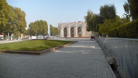 El-Teatro-Bolshoi-Académico-Estatal-Del-Teatro-Navoi-Es-El-Teatro-De-ópera-Nacional-En-Tashkent,-Uzbekistán