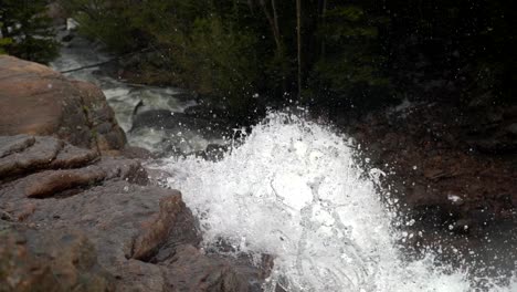 Water-stream-splashes-in-slow-motion