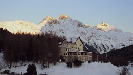 St.-Moritz-Resort-Schweiz-Mit-Schnee-Bedeckt