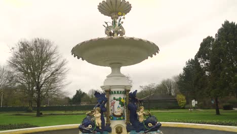 TAUNTON,-SOMERSET,-UNITED-KINGDOM,-Close-up-on-the-very-beautiful-Queen-Victoria-memorial-fountain-in-the-middle-of-the-vivary-park